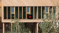 Vorschaubild des Artikels : Une extension de menuiserie sur pilotis