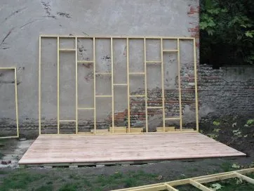 Das Skelett der Rückwand 
